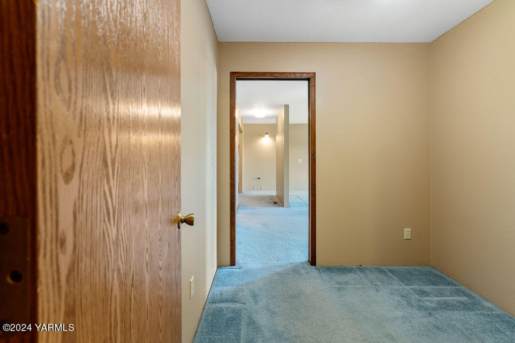 360 High Valley View St