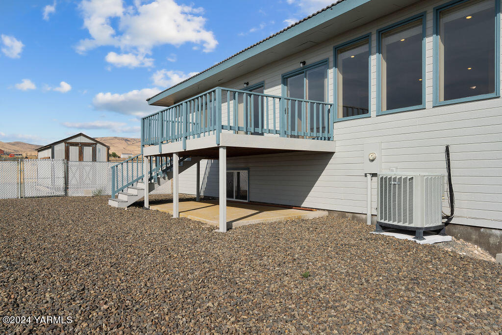 360 High Valley View St