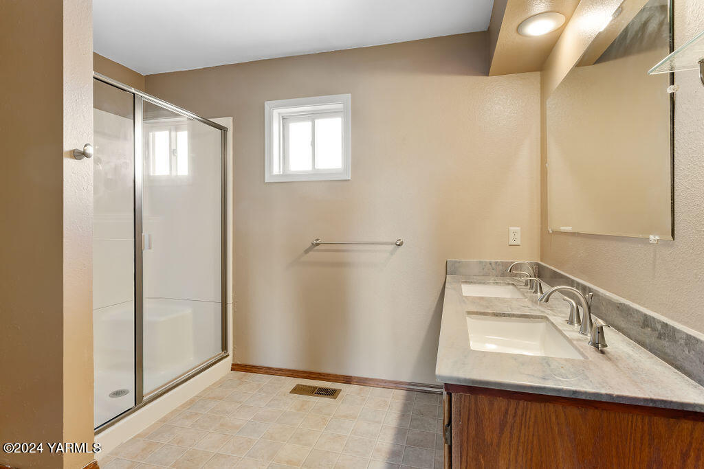 360 High Valley View St