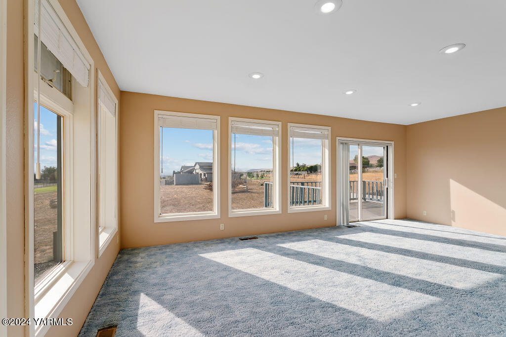 360 High Valley View St