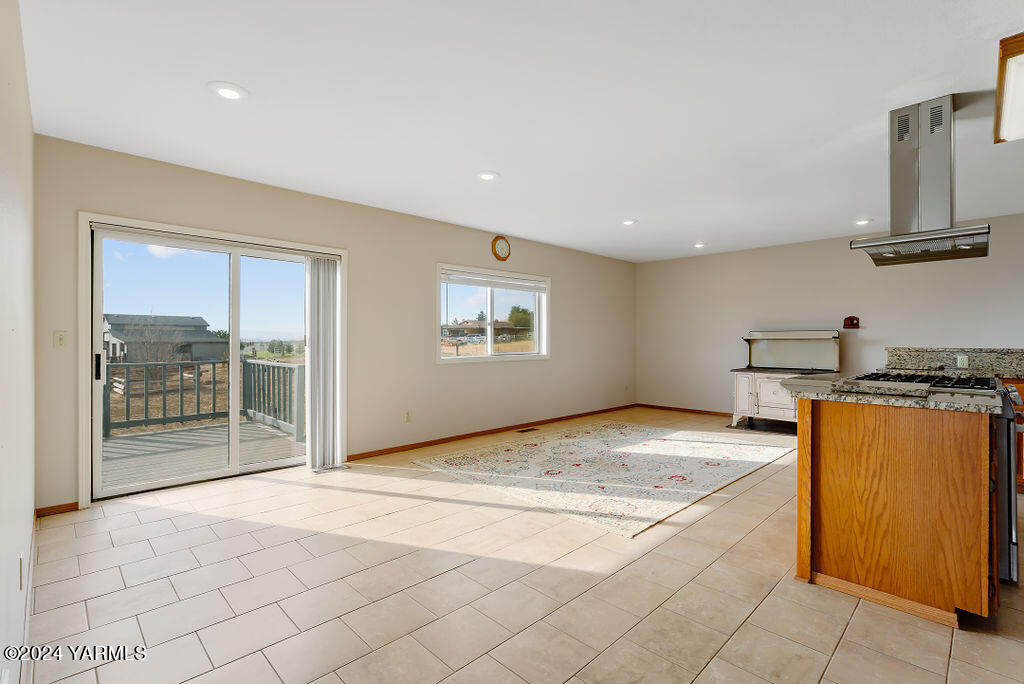 360 High Valley View St