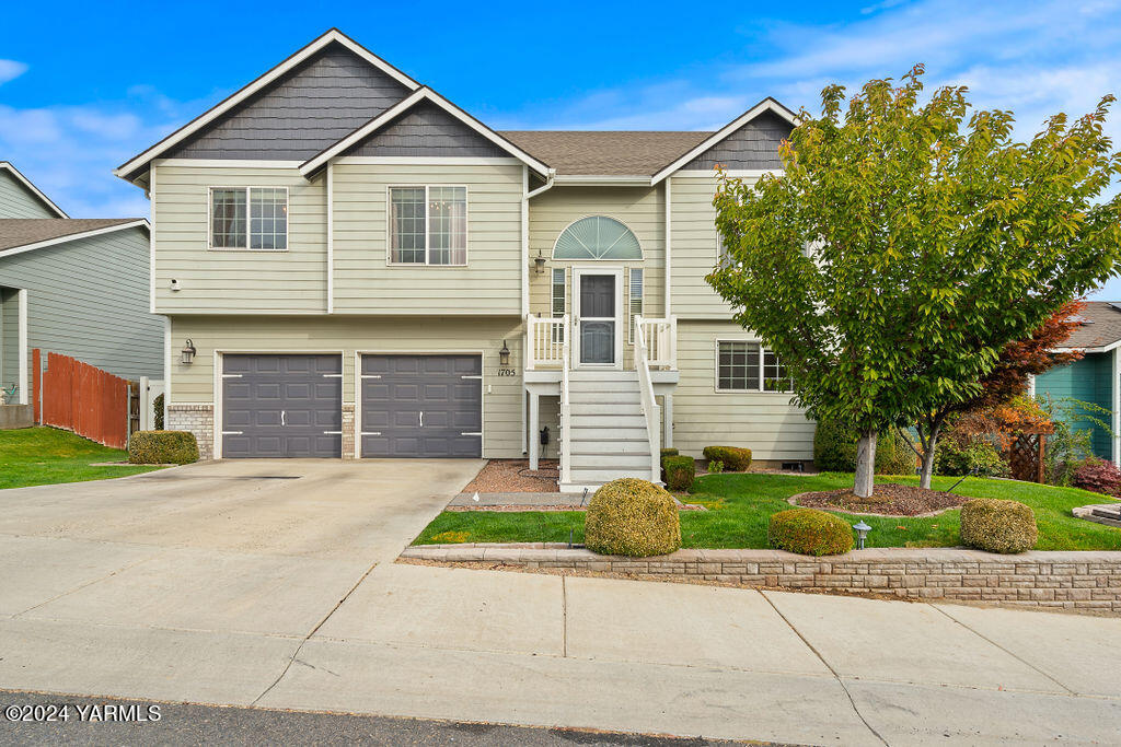 1705 W Naches Ave