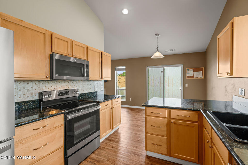1705 W Naches Ave