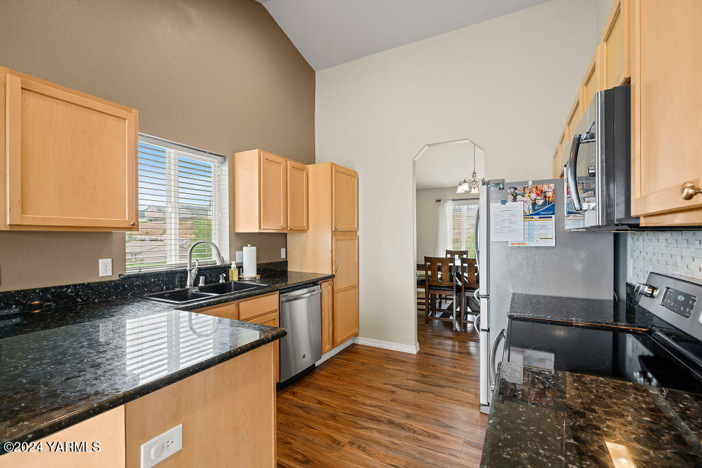 1705 W Naches Ave