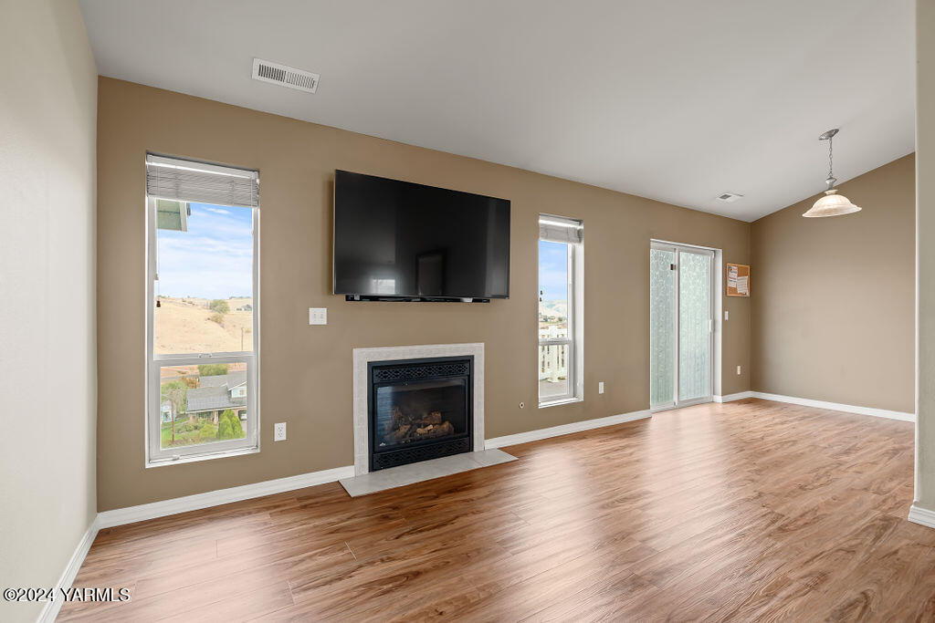 1705 W Naches Ave