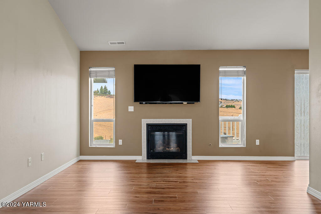 1705 W Naches Ave