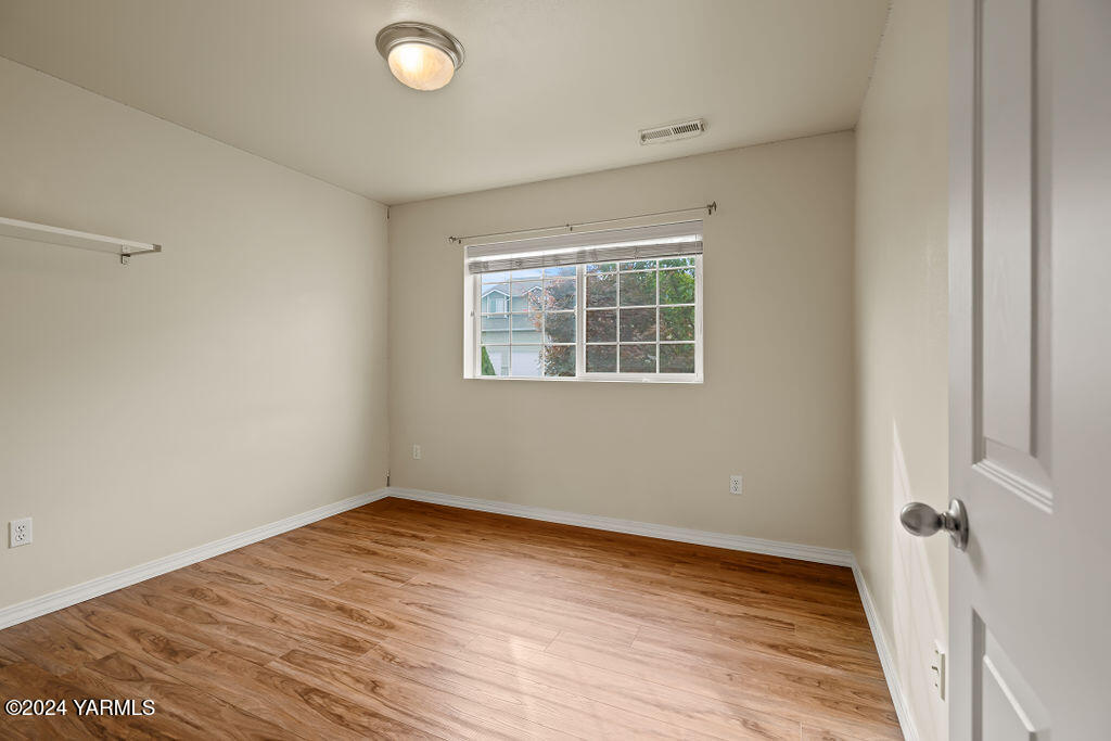 1705 W Naches Ave