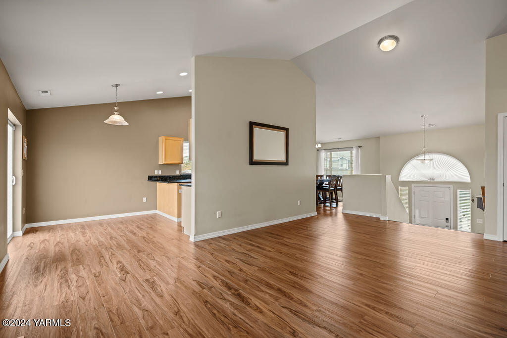 1705 W Naches Ave