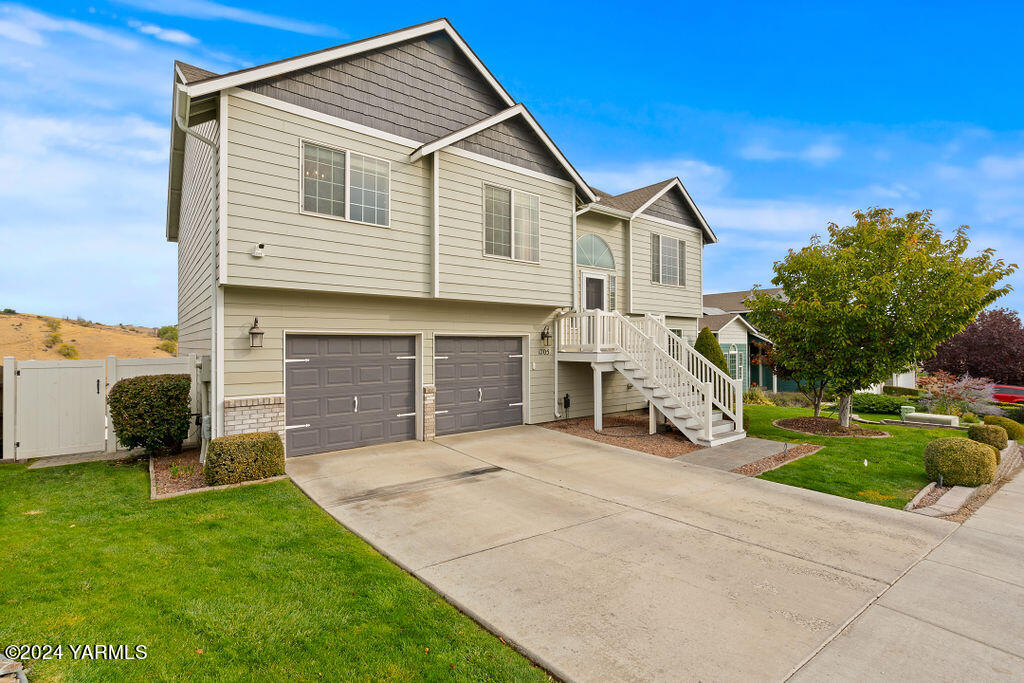 1705 W Naches Ave