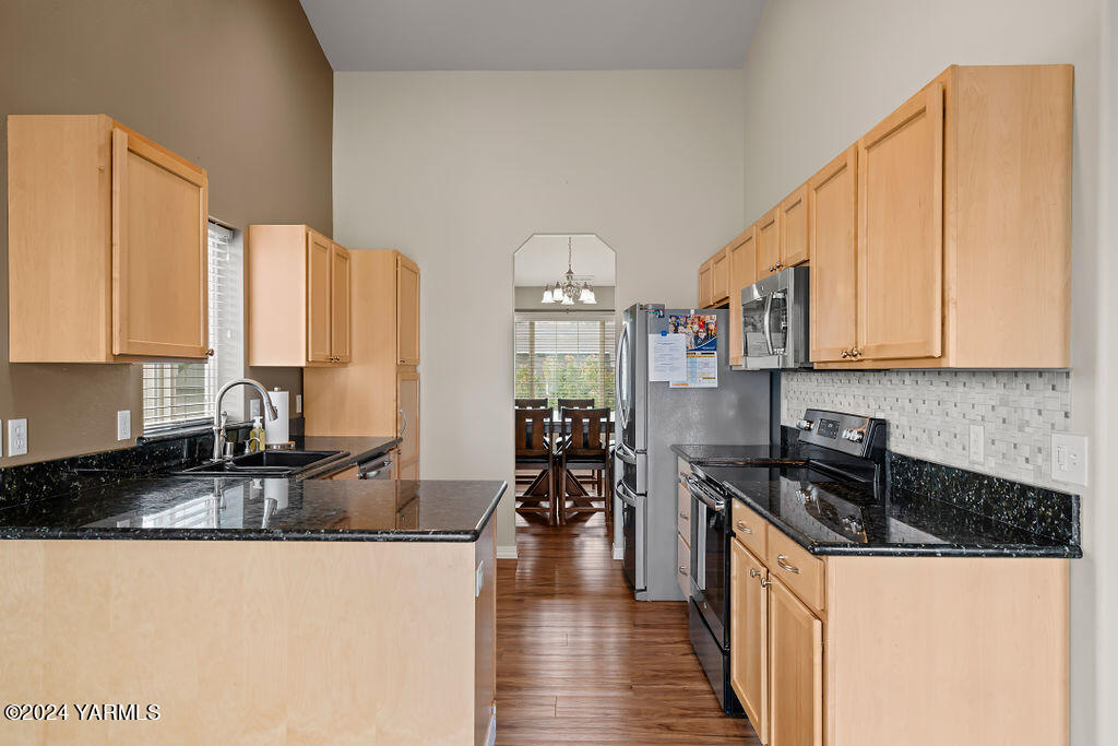 1705 W Naches Ave