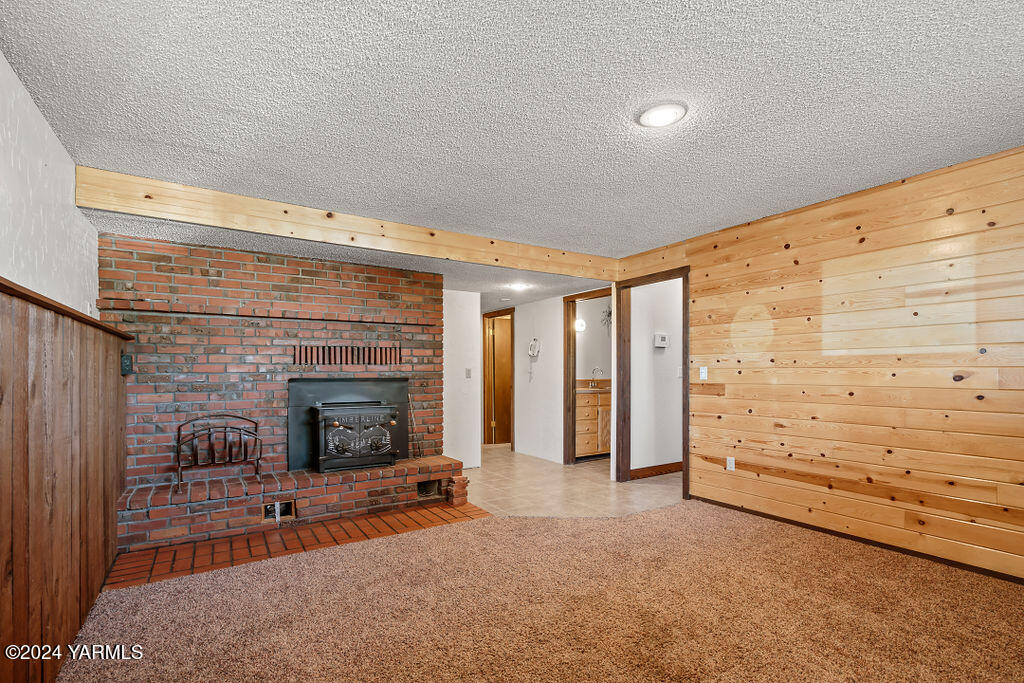 1008 W Naches Ave