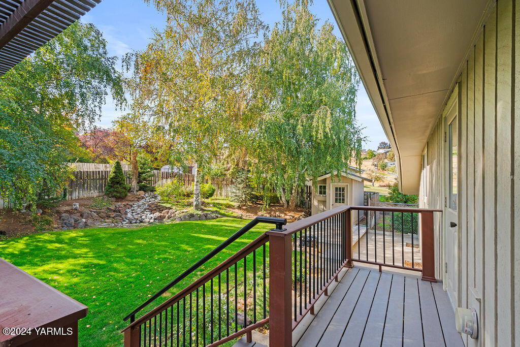 1008 W Naches Ave