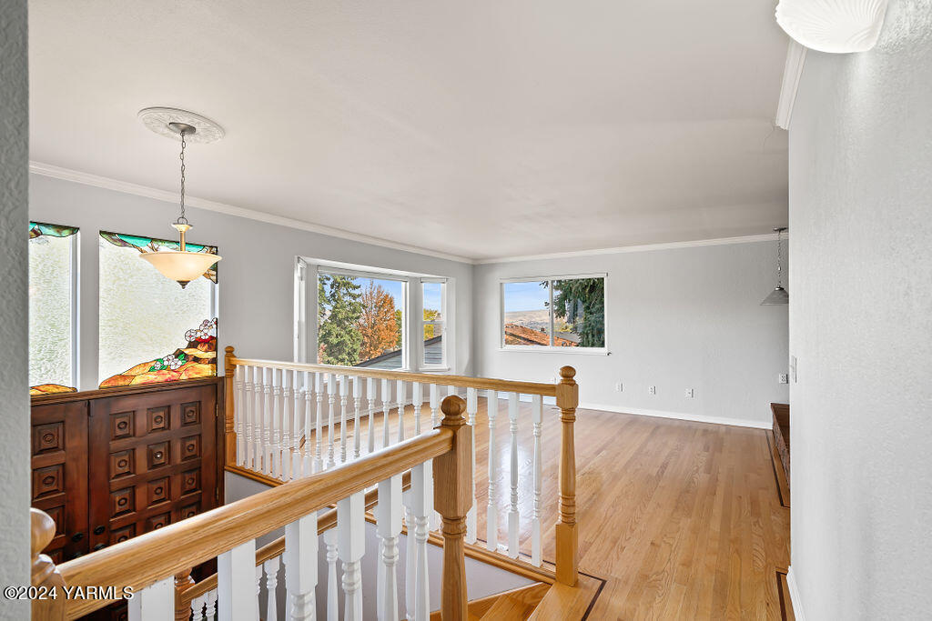 1008 W Naches Ave