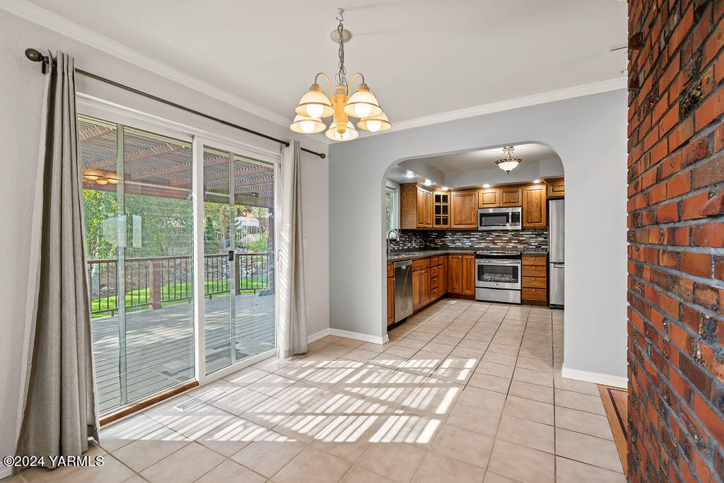 1008 W Naches Ave