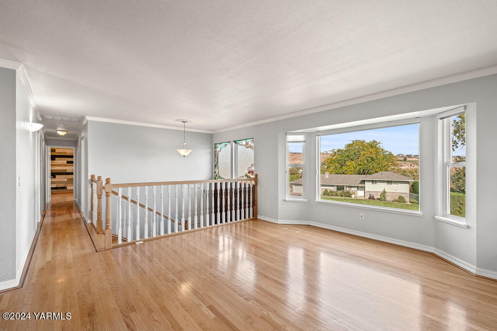 1008 W Naches Ave