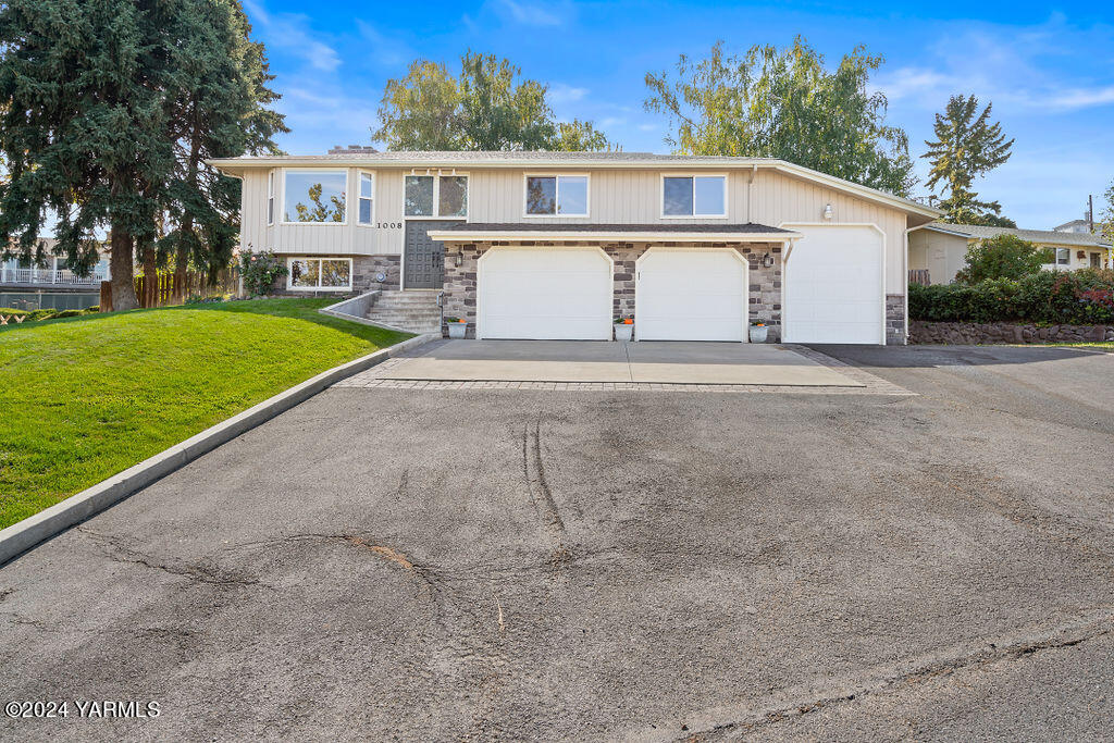 1008 W Naches Ave