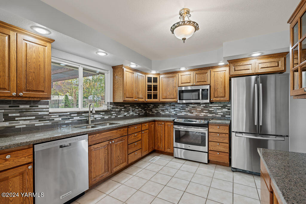 1008 W Naches Ave