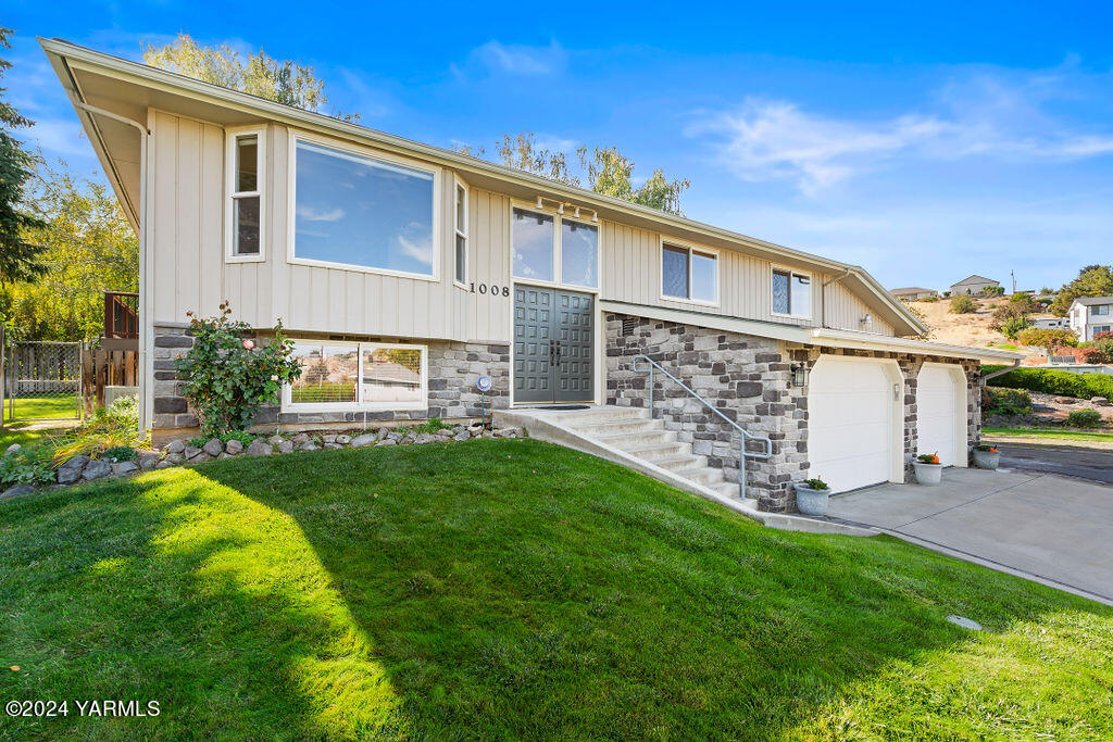 1008 W Naches Ave