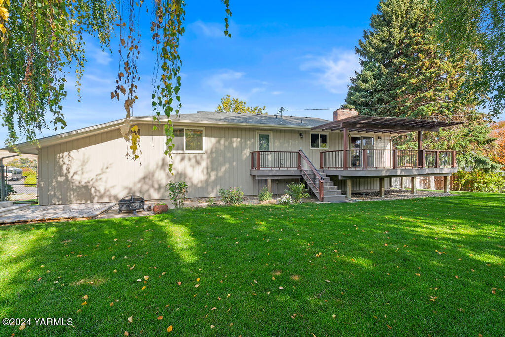 1008 W Naches Ave