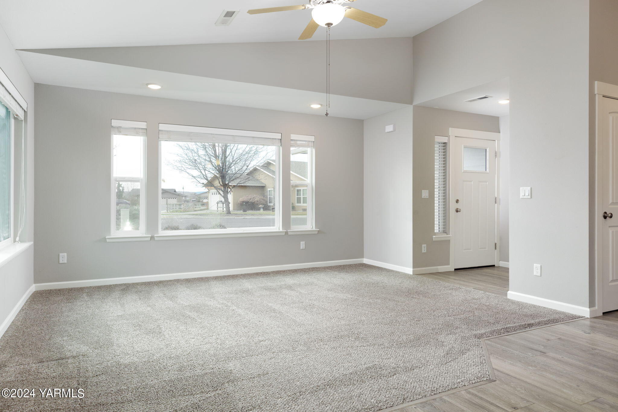 8011 Vialago Pky