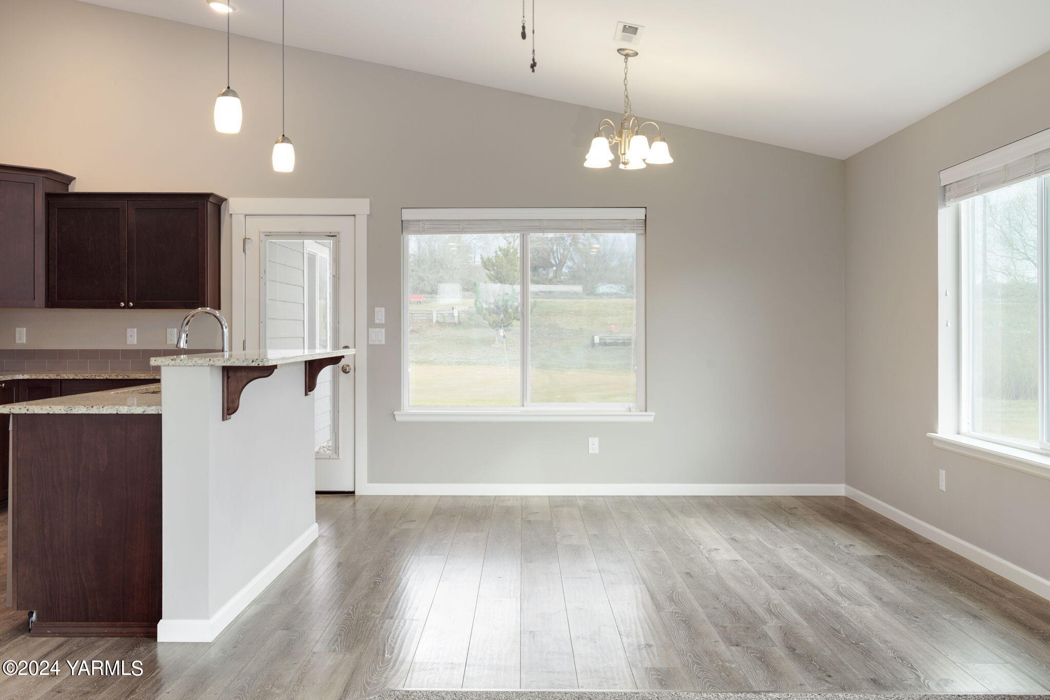 8011 Vialago Pky