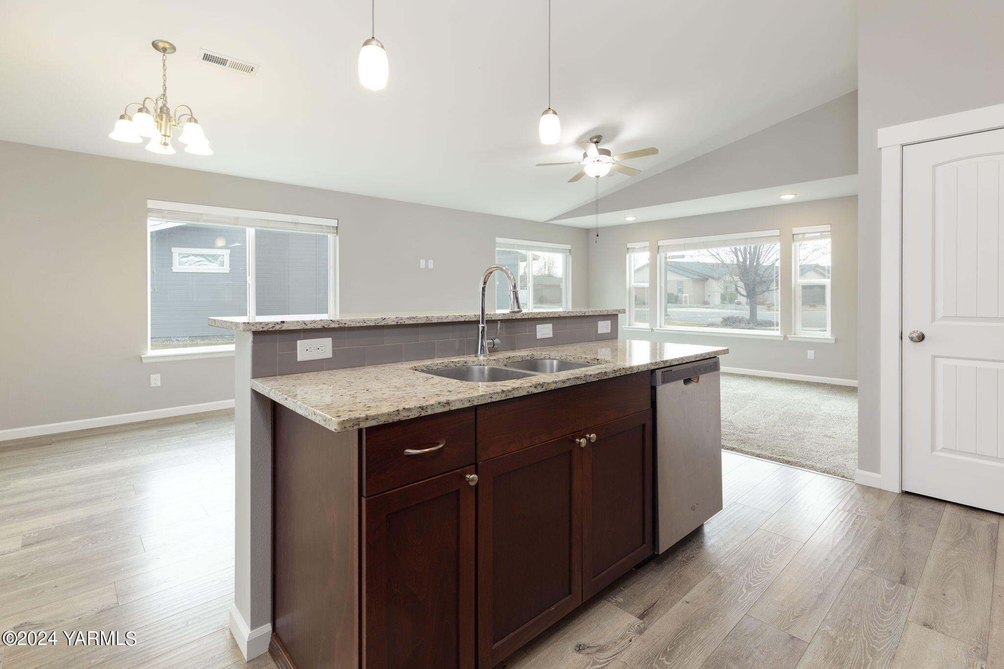 8011 Vialago Pky