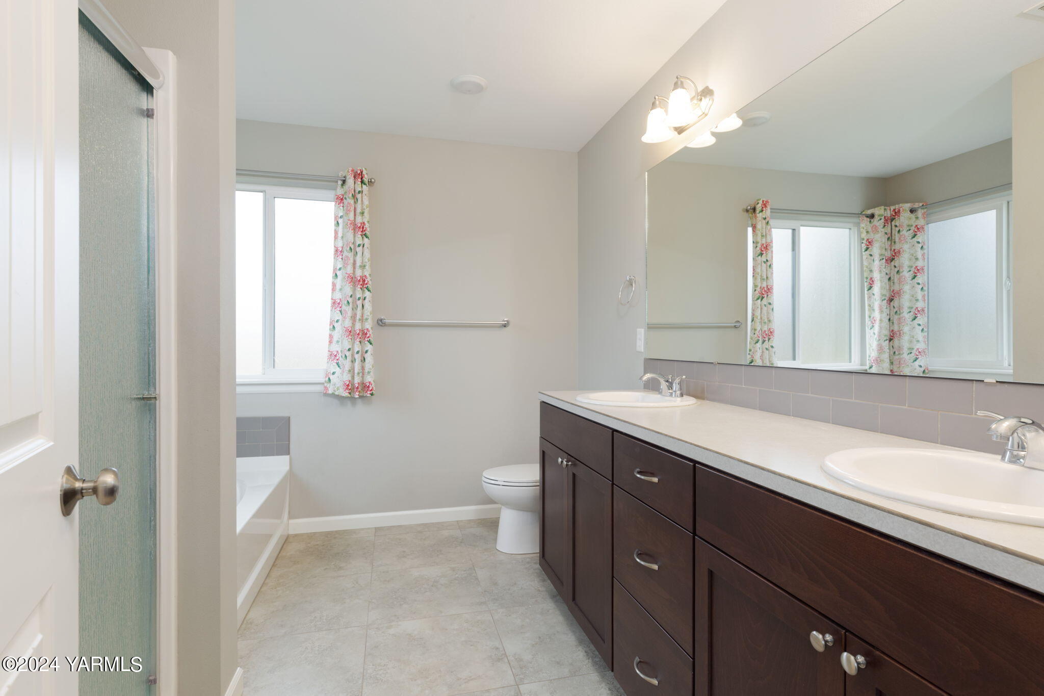 8011 Vialago Pky