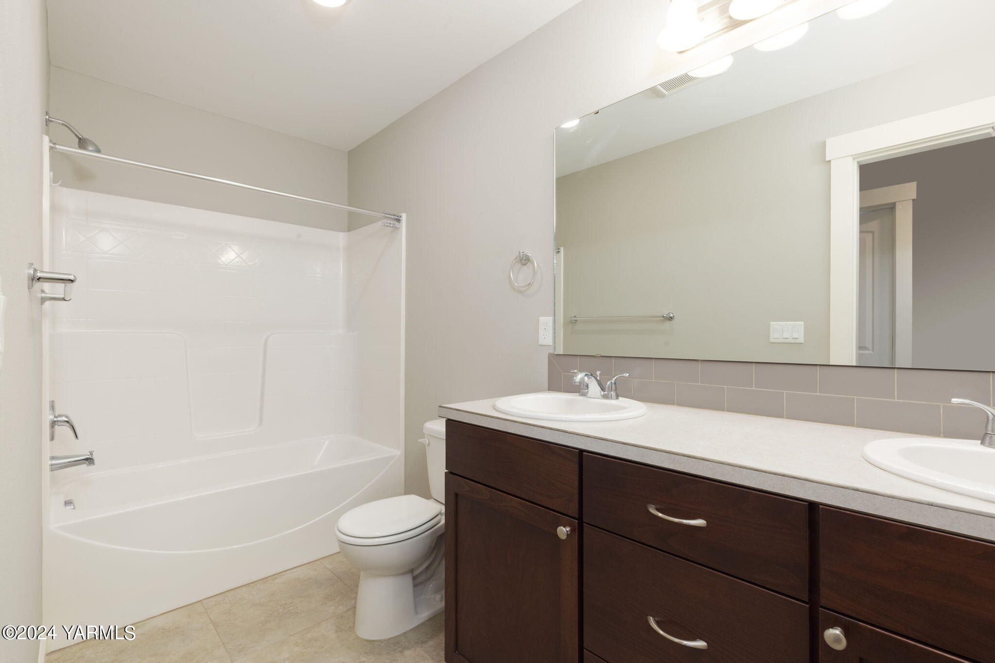 8011 Vialago Pky