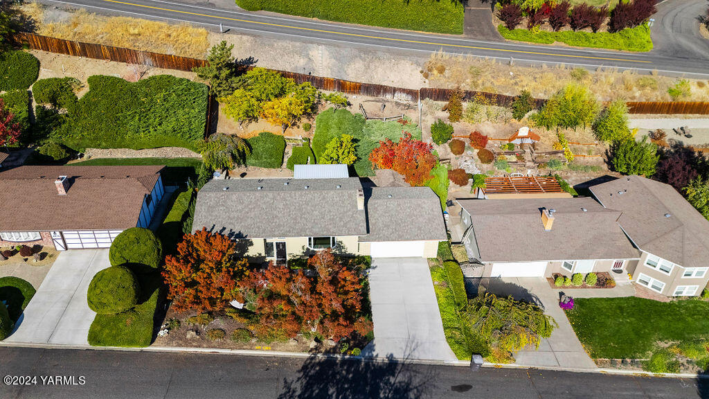 4411 Carriage Hill Dr