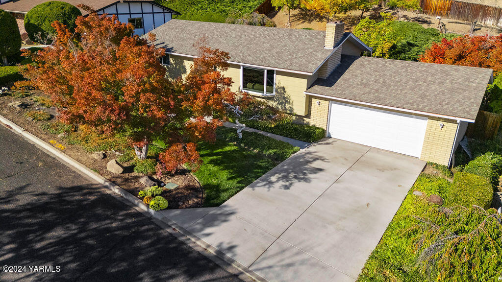 4411 Carriage Hill Dr