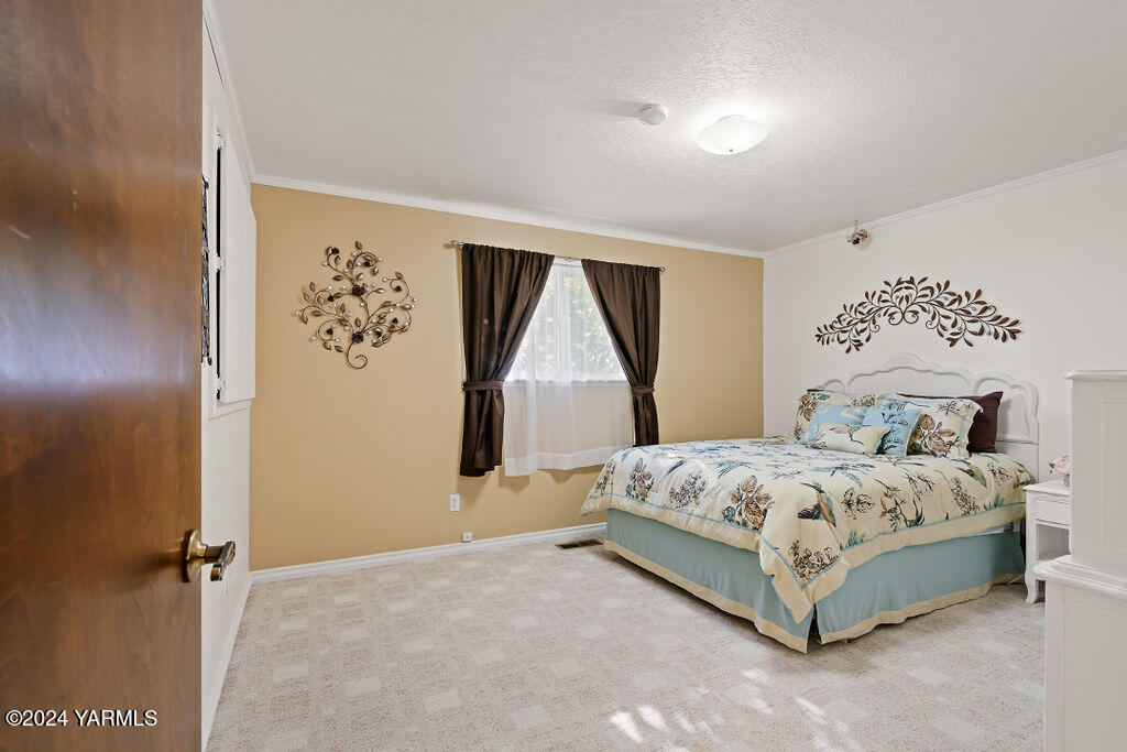 4411 Carriage Hill Dr