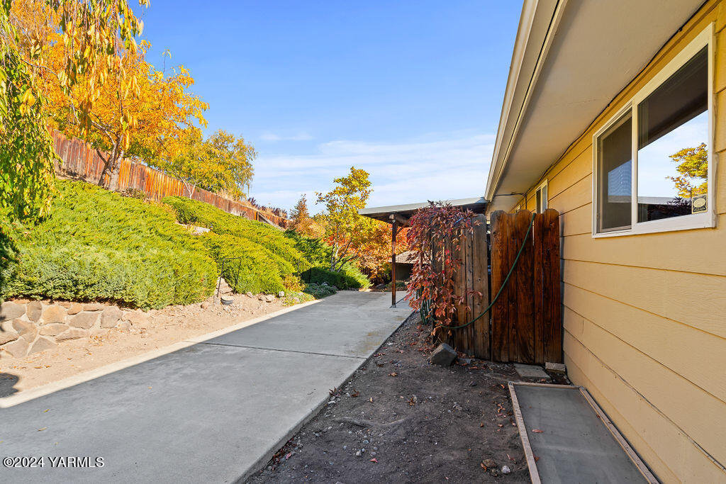 4411 Carriage Hill Dr