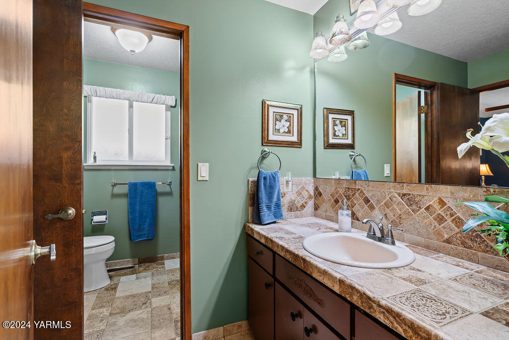 4411 Carriage Hill Dr