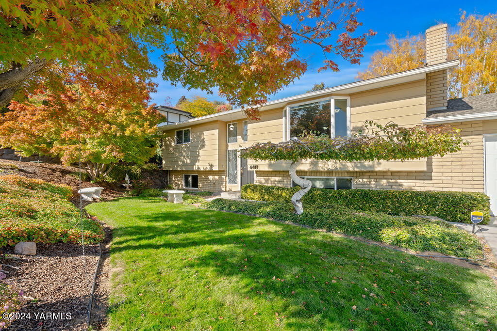 4411 Carriage Hill Dr