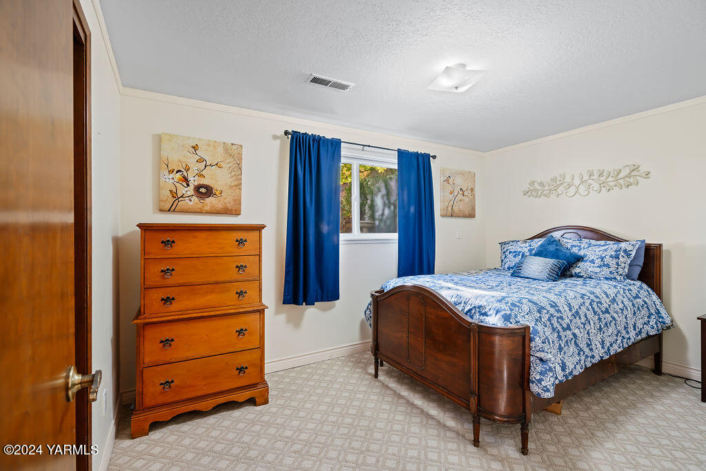 4411 Carriage Hill Dr