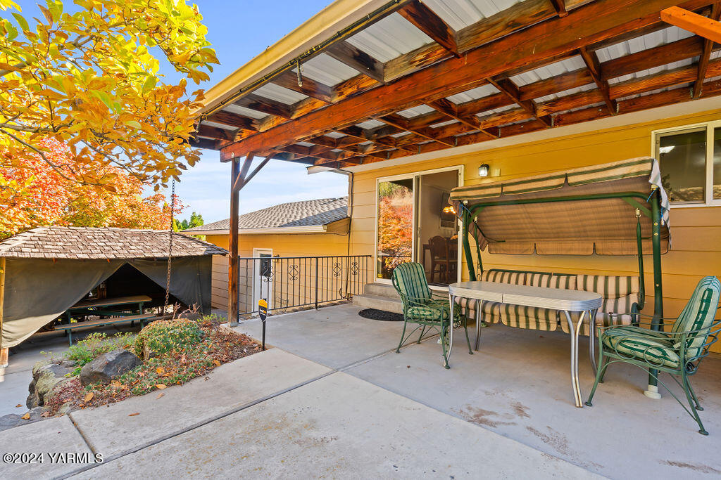 4411 Carriage Hill Dr