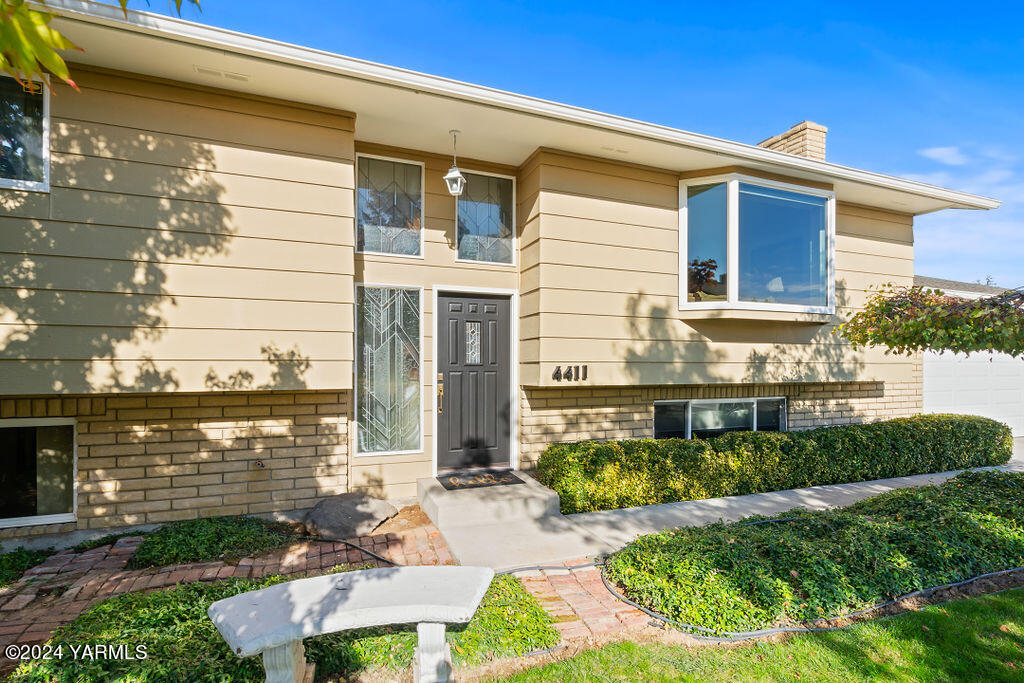 4411 Carriage Hill Dr