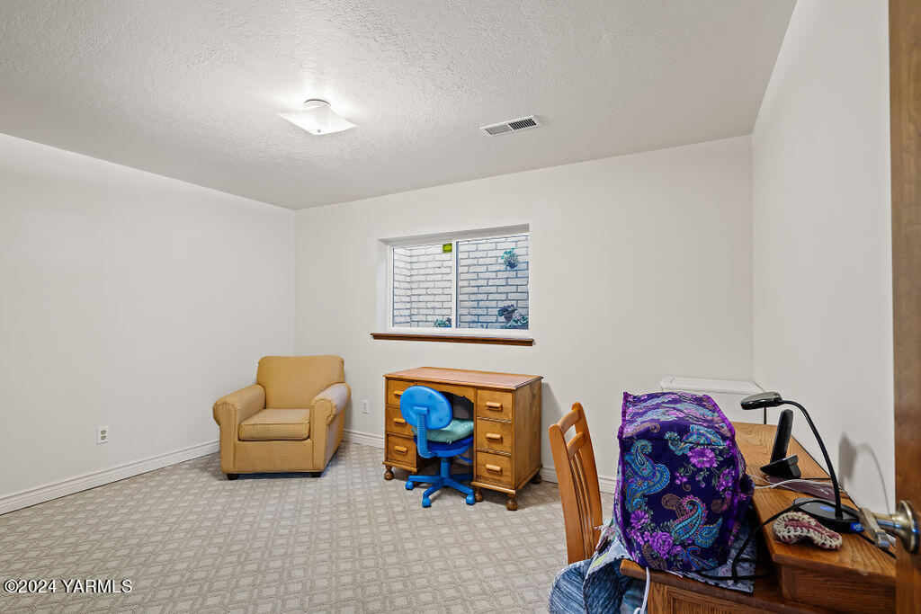 4411 Carriage Hill Dr