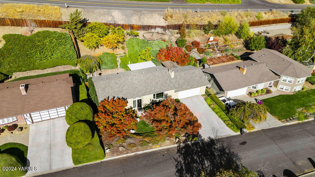 4411 Carriage Hill Dr