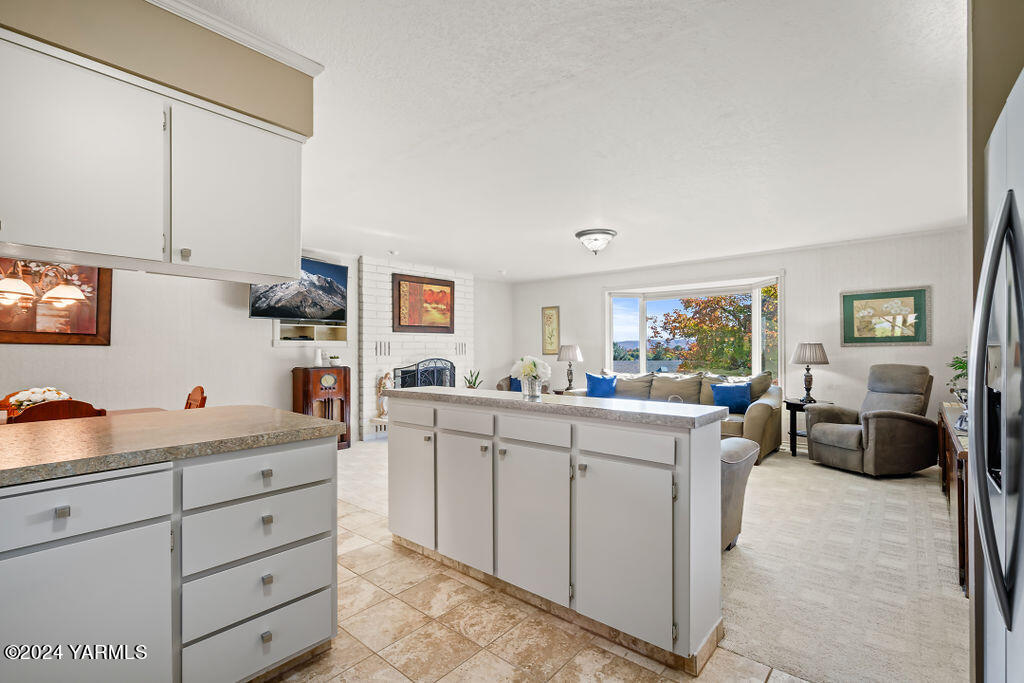 4411 Carriage Hill Dr