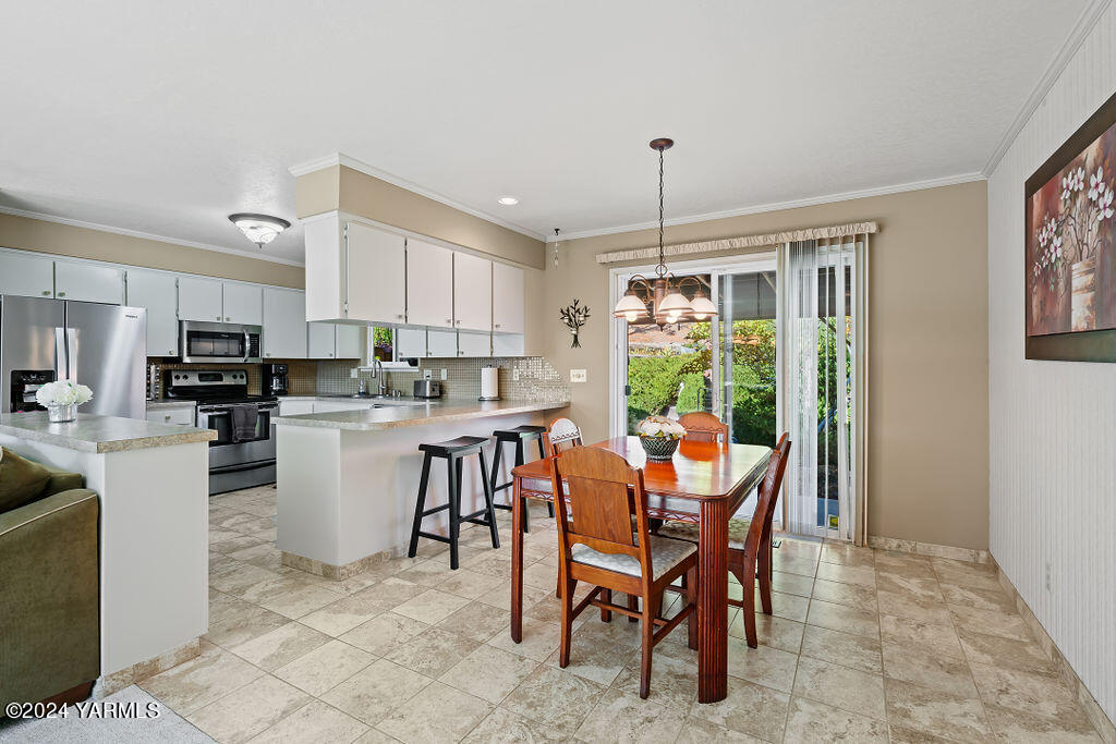 4411 Carriage Hill Dr