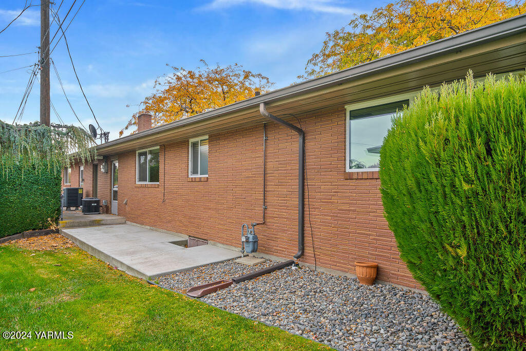316 N 38th Ave
