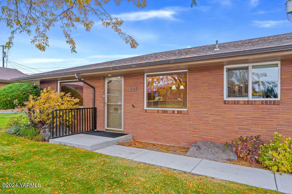316 N 38th Ave