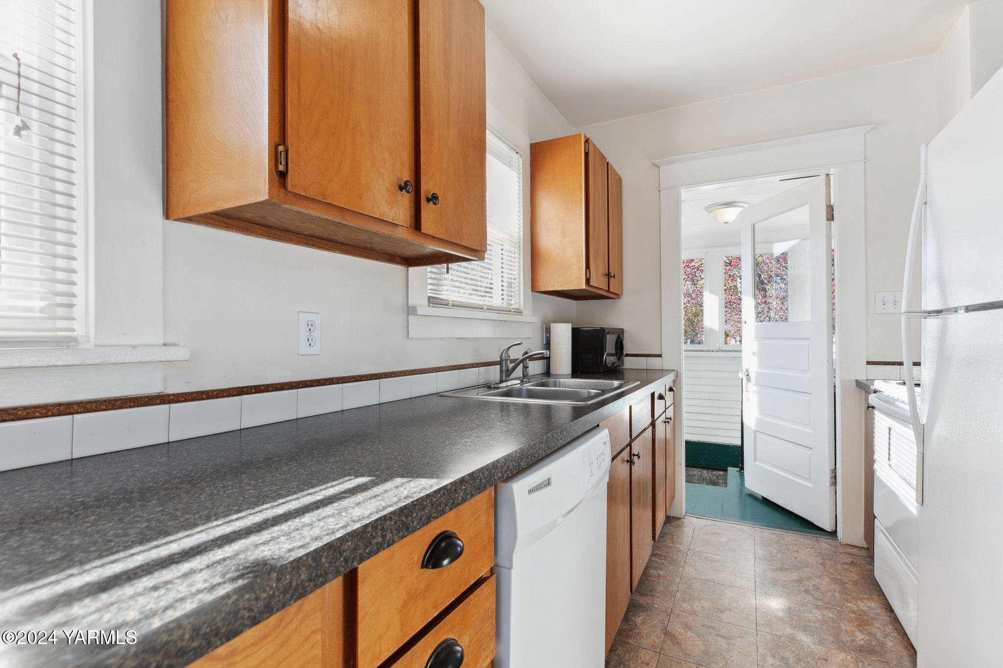 406 S 15th Ave