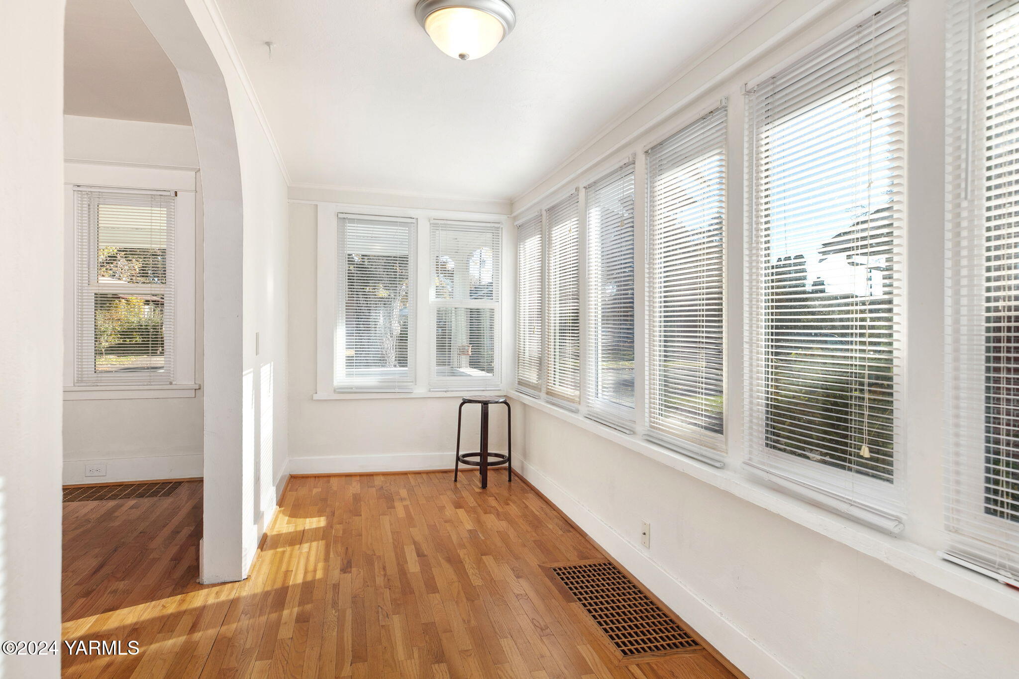 406 S 15th Ave