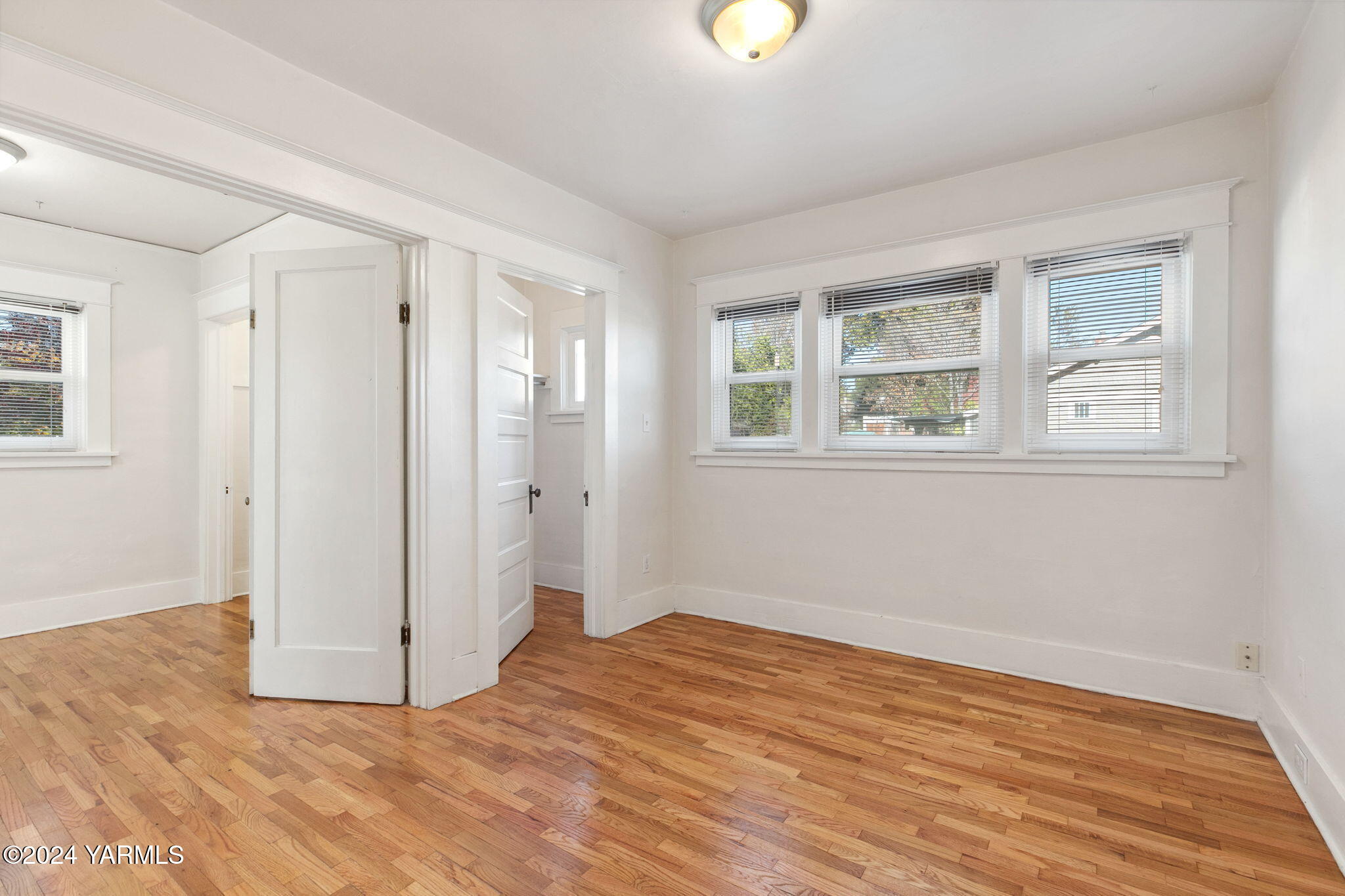 406 S 15th Ave