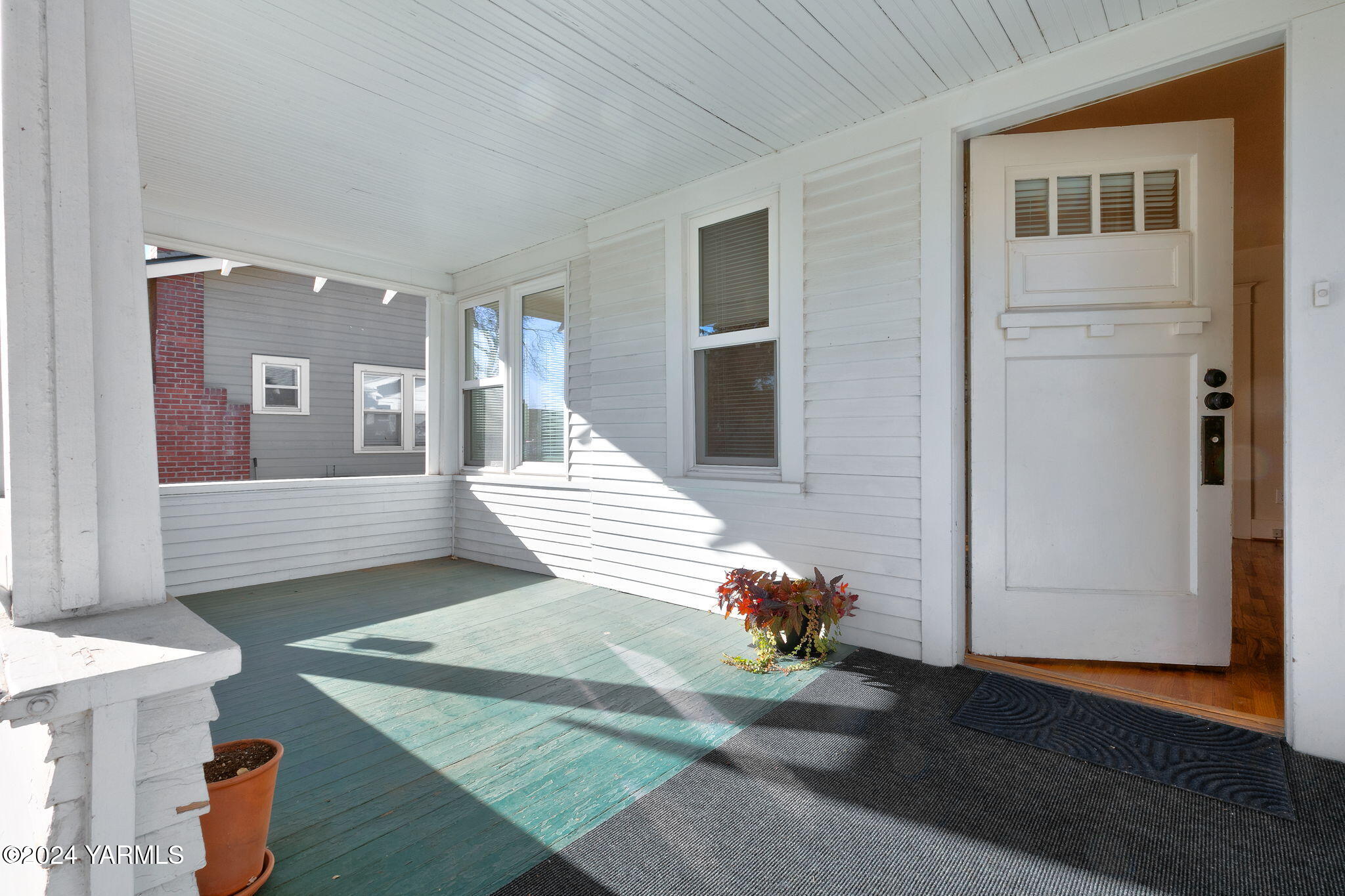 406 S 15th Ave