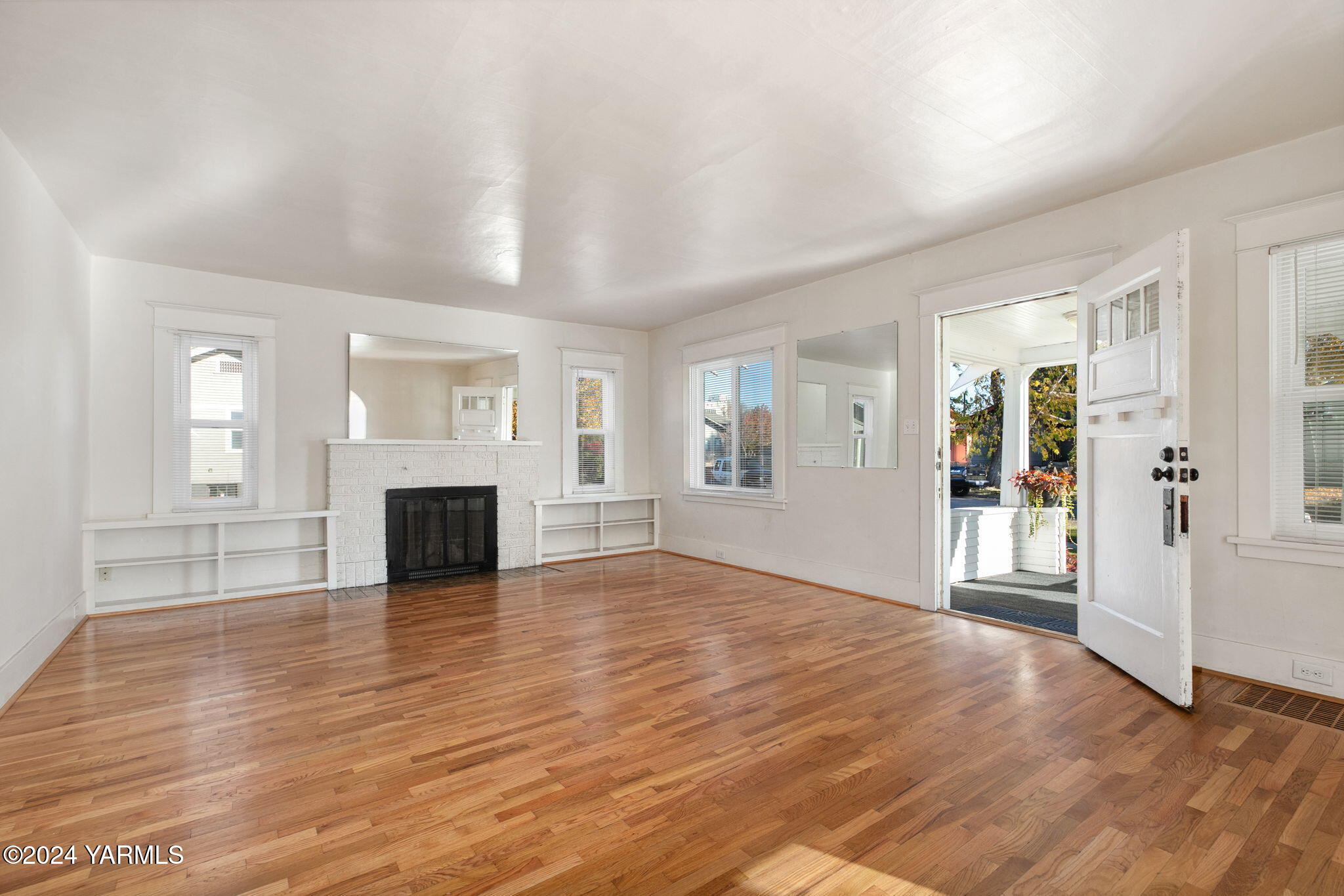 406 S 15th Ave