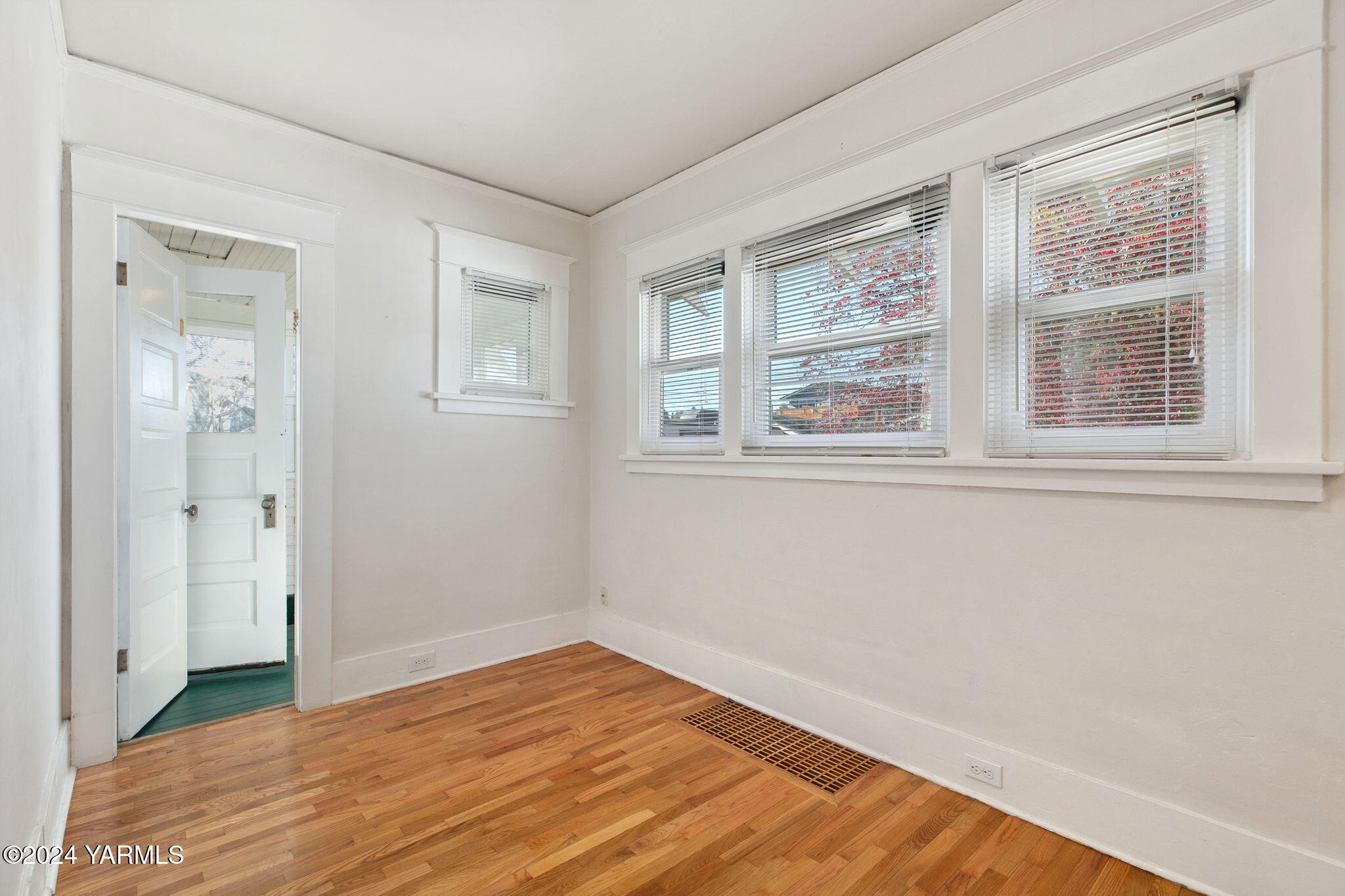 406 S 15th Ave