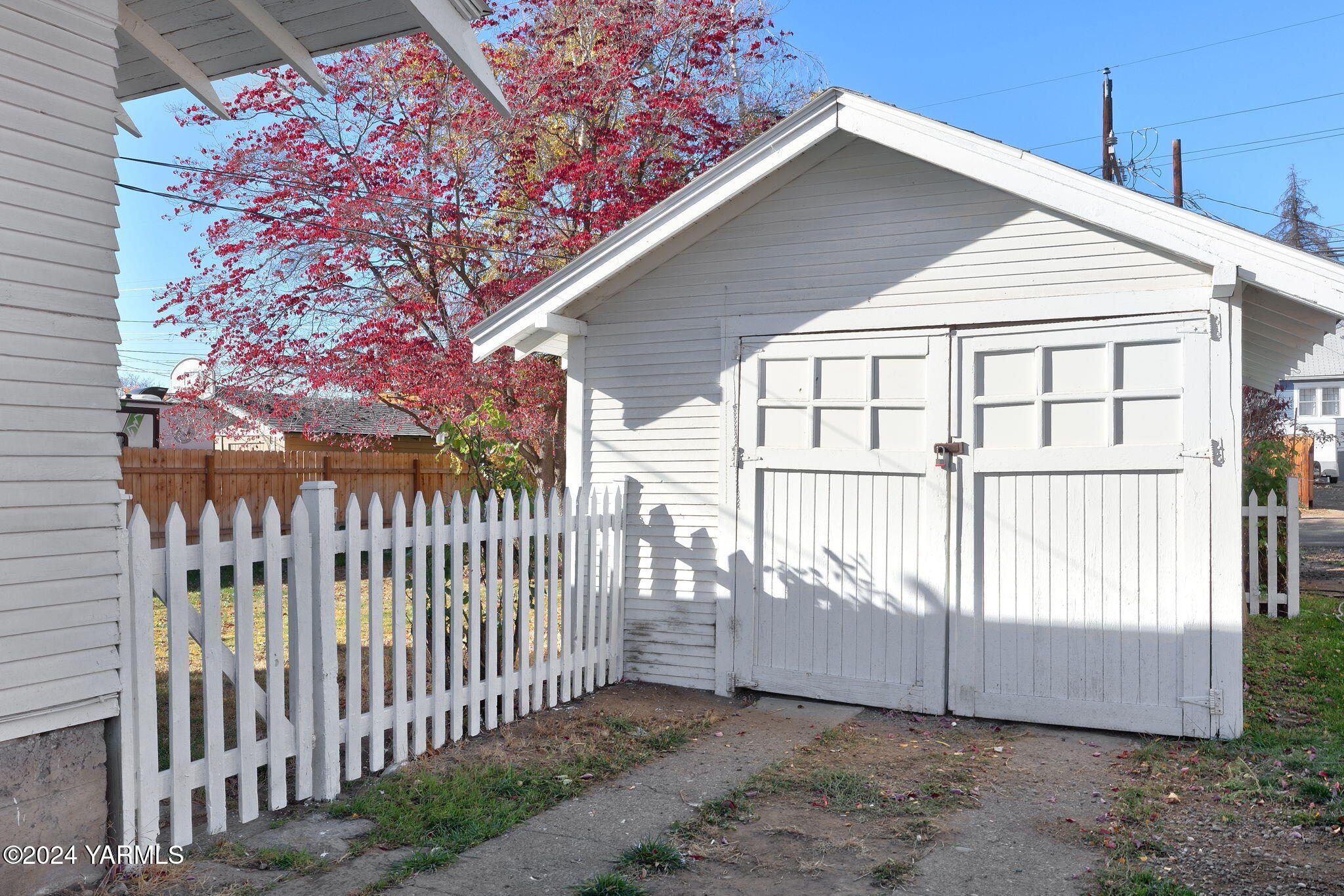 406 S 15th Ave